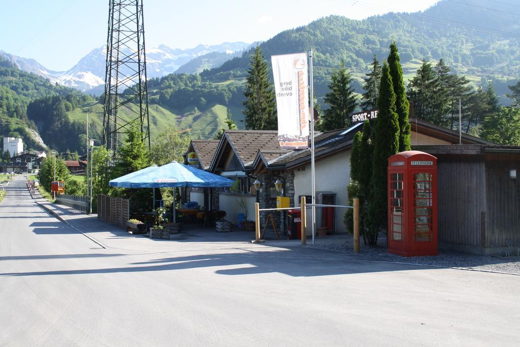 Sporti Grusch Hostel Eksteriør bilde